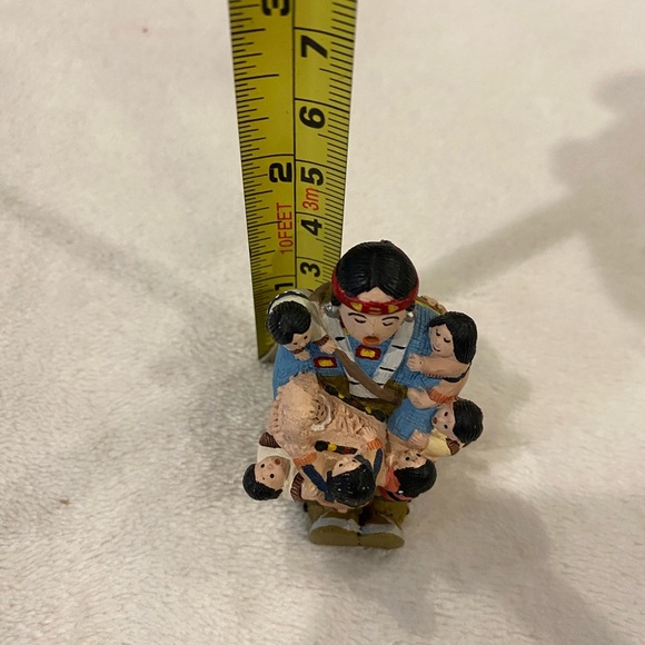 2 Resin Replica Storyteller Figurine - Man, Blue & Brown, Many Children - Picture 7 of 8